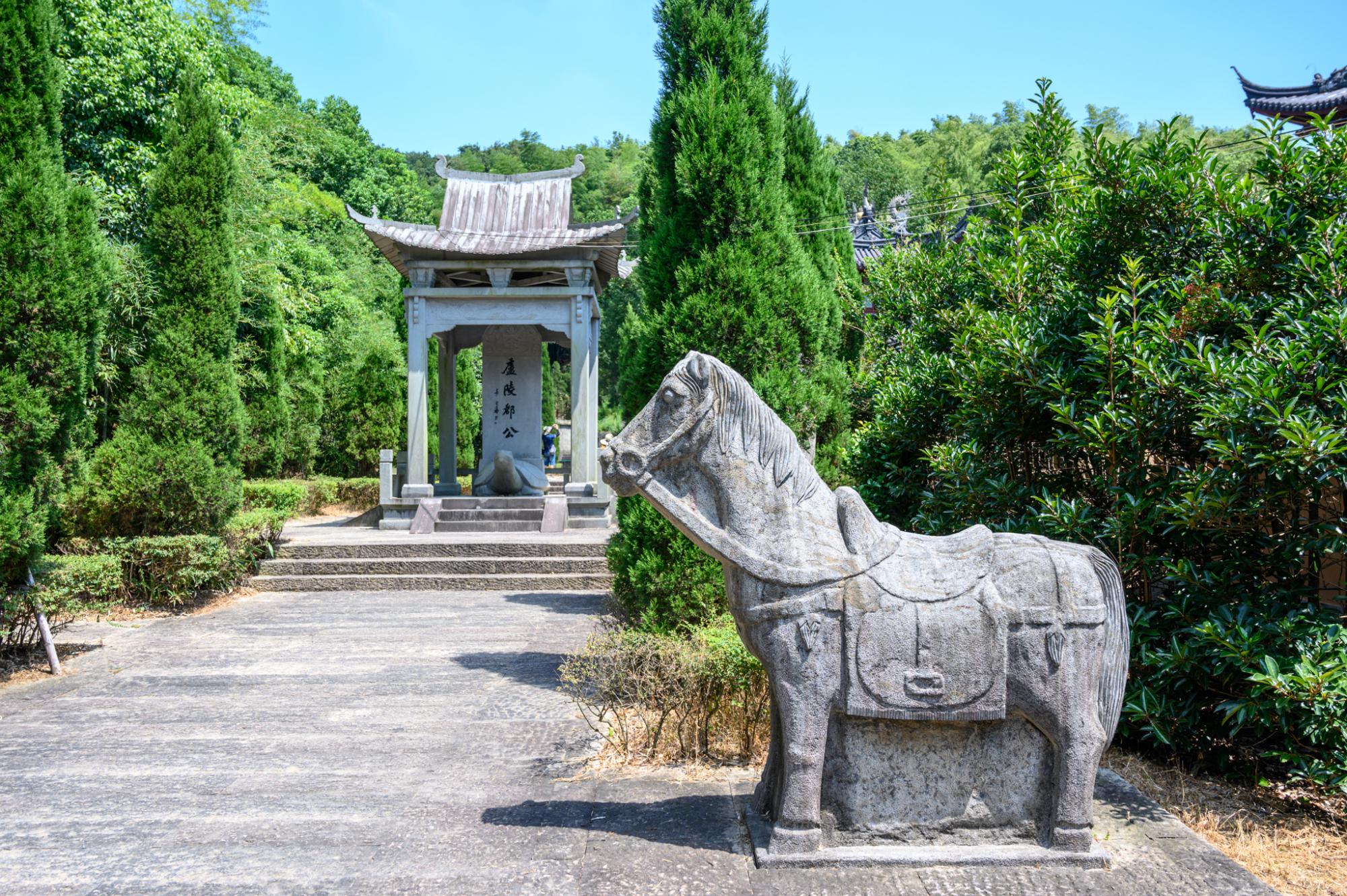 谢安墓到底在哪里?浙江上虞东山也有一座,坐落在曹娥江东岸
