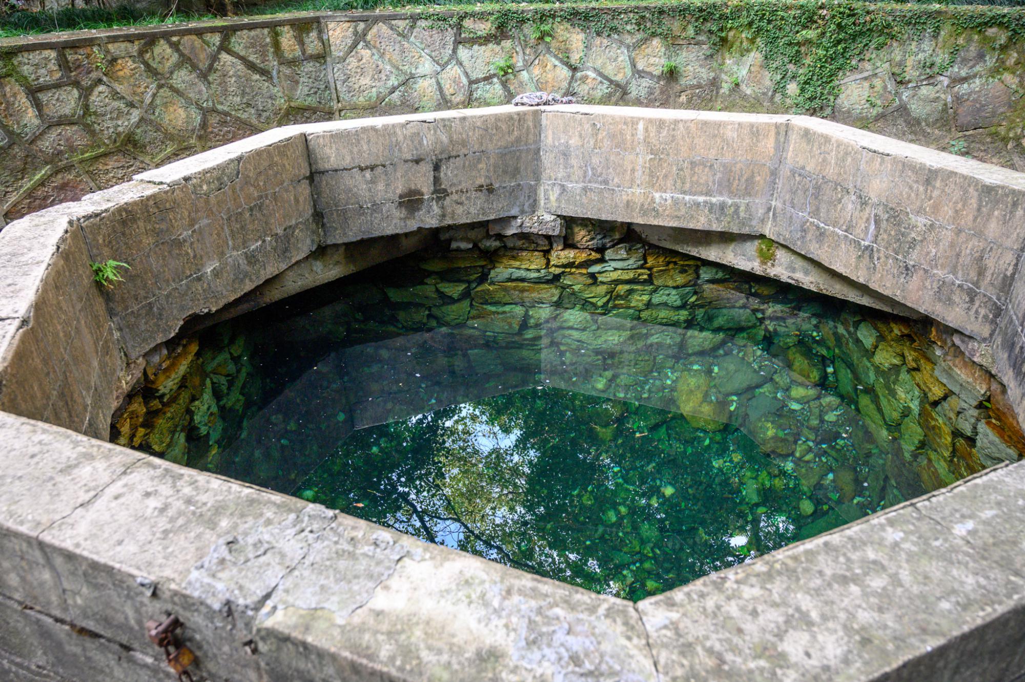 上虞"最奇特"的古井,井水清澈甘甜如明镜,现在是文物保护单位|上虞