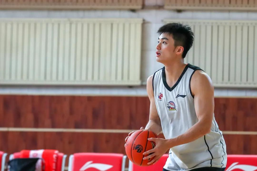 官宣:新疆欢迎于德豪吴永盛梁英淇加盟 王政博回归