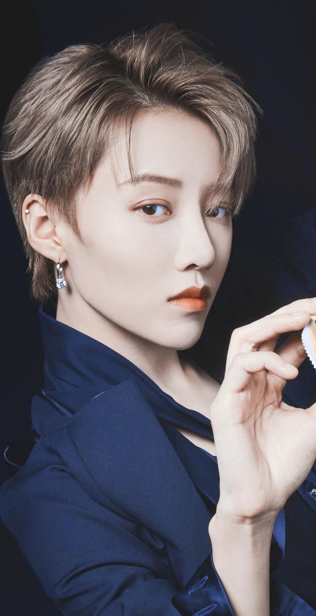 刘雨昕宣布微博停更三天吃陆柯燃人血馒头用力过猛