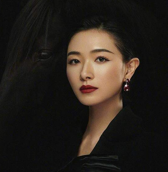 神秘老公疑曝光,一头黄发穿着随性|浪姐|万茜|娱乐圈_新浪新闻