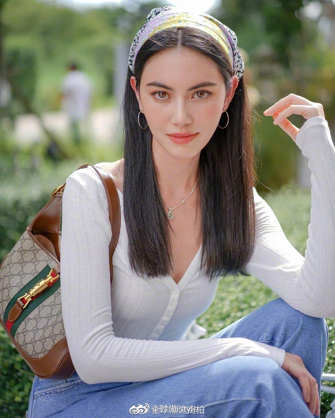 泰国女星mai davika日常穿搭 戴头巾甜美复古大小姐