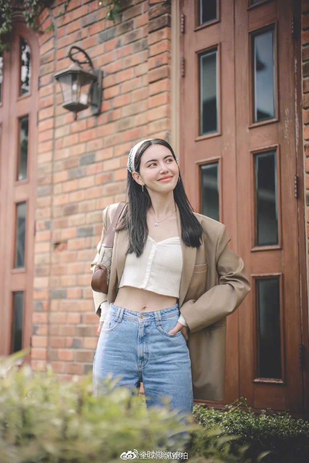 泰国女星mai davika日常穿搭 戴头巾甜美复古大小姐