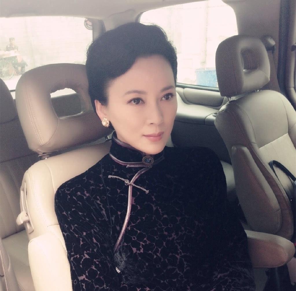 她演技一流25年没绯闻,嫁没名气老公14年仍似热恋,女儿长这样|刘欣