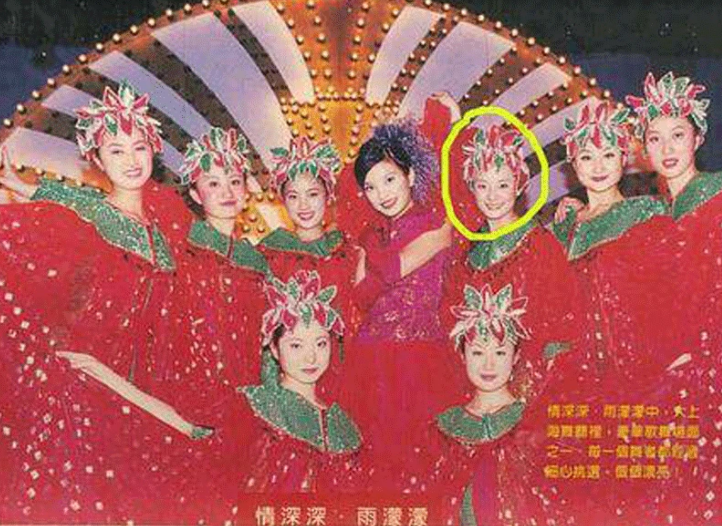 他们跟随着《还珠格格》一起红遍大江南北,该剧一度成为了暑期神剧,剧