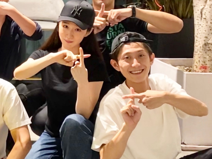 北电10级表演系聚会,张一山笑容灿烂状态好,杨紫素颜拍照休闲区蓝鸢梦想 - Www.slyday.coM 北电10级表演系聚会,张一山笑容灿烂状态好,杨紫素颜拍照休闲区蓝鸢梦想 - Www.slyday.coM