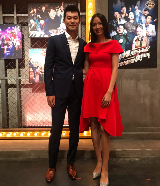 王仕鹏娇妻晒照秀身材!手臂纹身很精致,曾留学英国;老公是教授