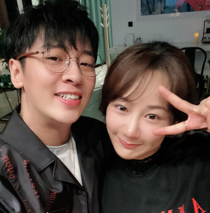 北电10级表演系聚会,张一山笑容灿烂状态好,杨紫素颜拍照休闲区蓝鸢梦想 - Www.slyday.coM 北电10级表演系聚会,张一山笑容灿烂状态好,杨紫素颜拍照休闲区蓝鸢梦想 - Www.slyday.coM