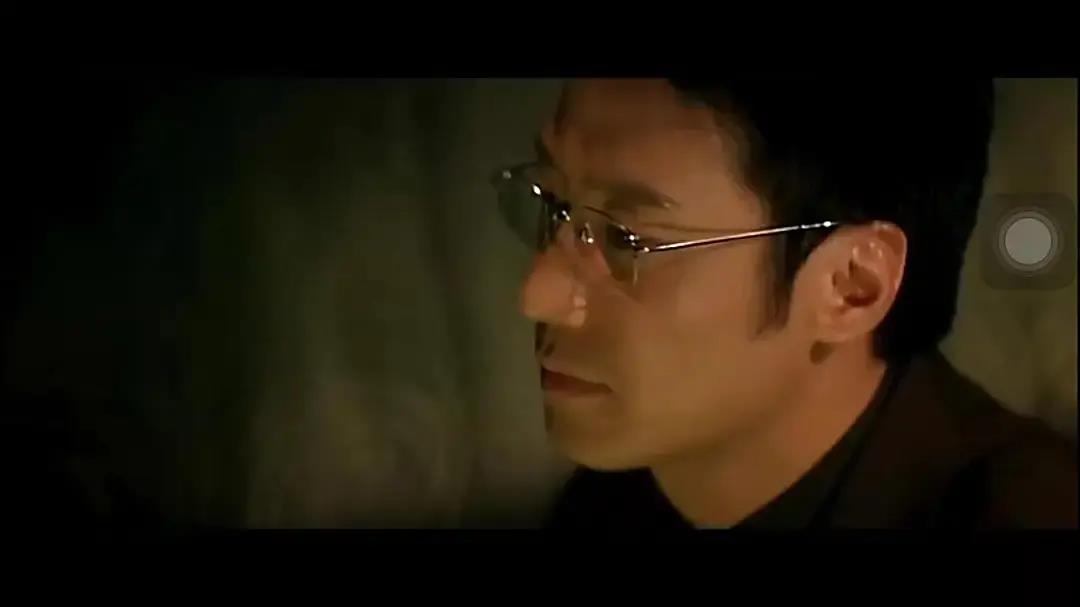 不戴眼镜的黎明是清澈温柔的大帅哥,戴上眼镜的黎明像极了很帅的衣冠