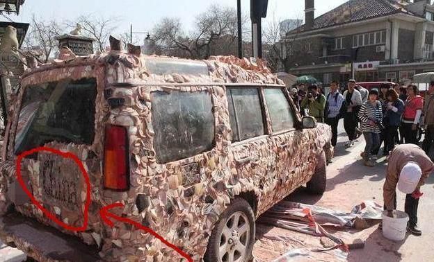 男子买了辆路虎揽胜，车身贴满瓷砖，网友：开这车上路准被罚休闲区蓝鸢梦想 - Www.slyday.coM