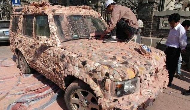 男子买了辆路虎揽胜，车身贴满瓷砖，网友：开这车上路准被罚休闲区蓝鸢梦想 - Www.slyday.coM