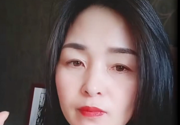 网红宏楠离世后,母亲和女友却因公司和账号归属问题彻底翻脸