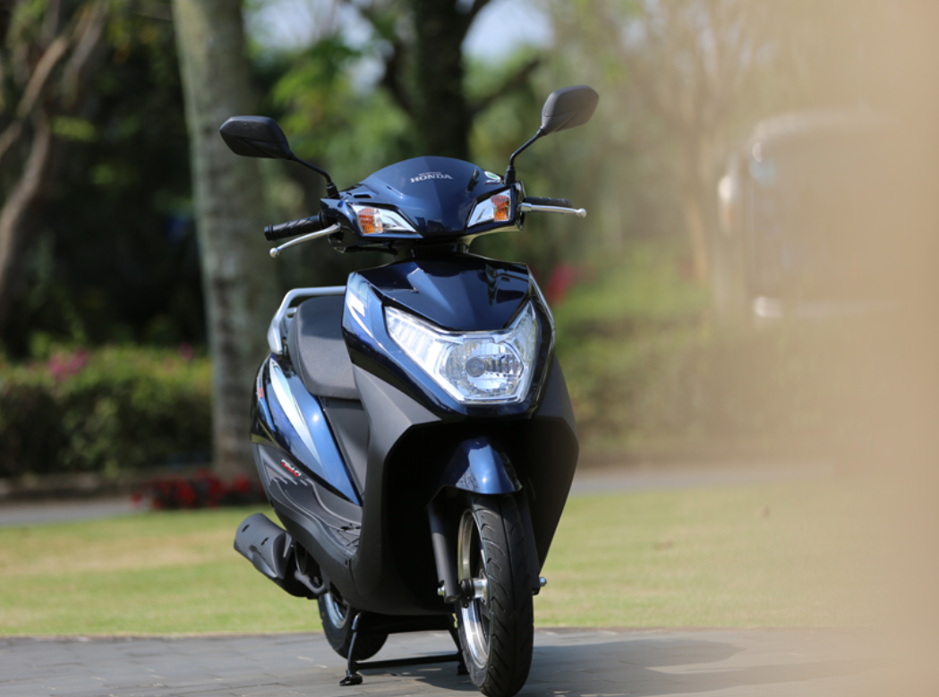 适合通勤代步的五羊本田踏板车,颜值高,座高735mm,售价9780元