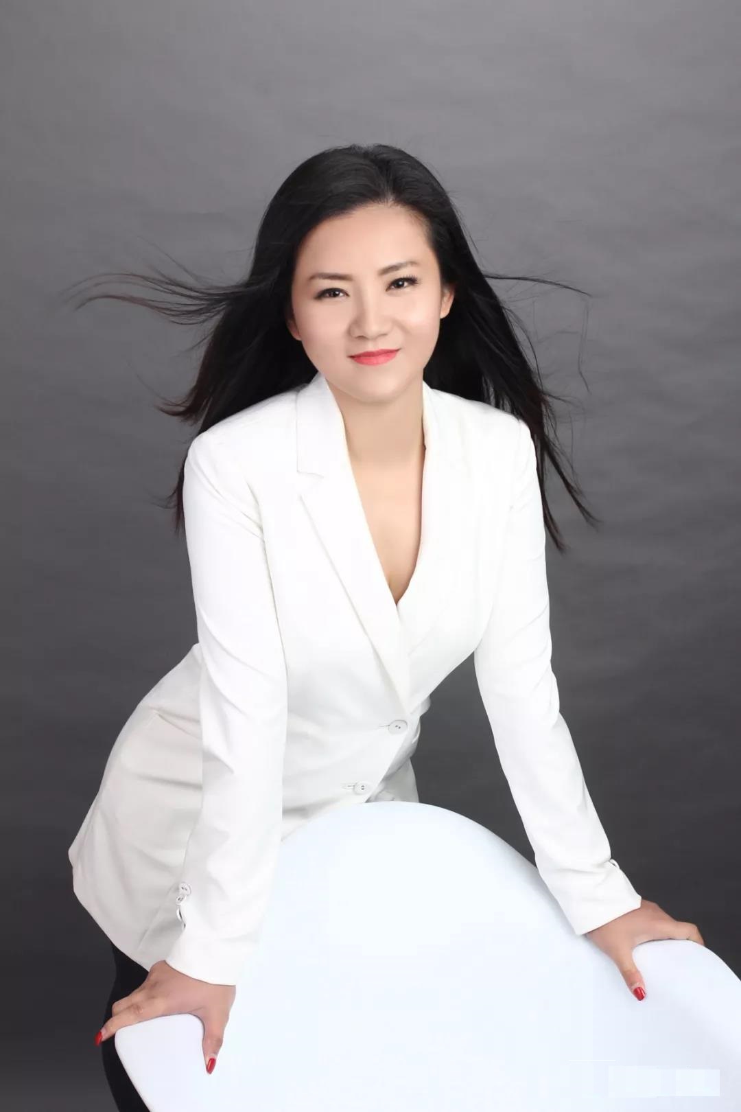 黎丹湘春源nfc杨梅原汁代言人:黎丹黎丹,新闻播音员,主持人,制片人