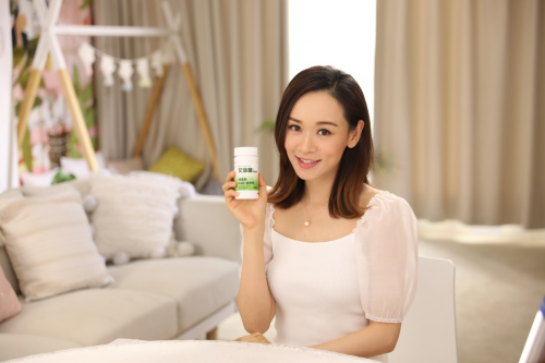 杨思琦代言基因港艾沐茵,揭开港姐抗衰密码