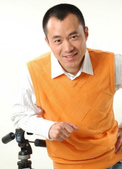 49岁的邱启明近况二婚妻子对他不离不弃儿子11岁了很可爱