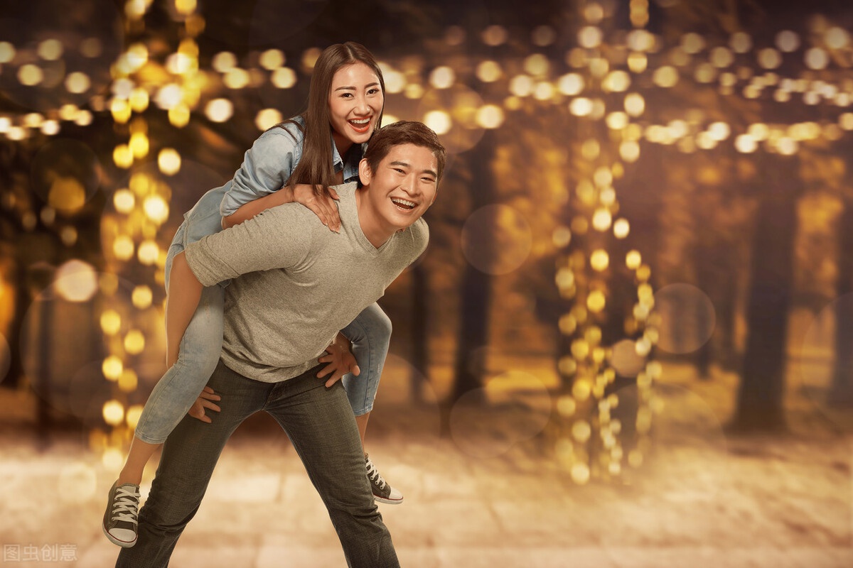 在爱情里懂得浪漫的星座男,一直保持热恋,不会有丝毫厌倦