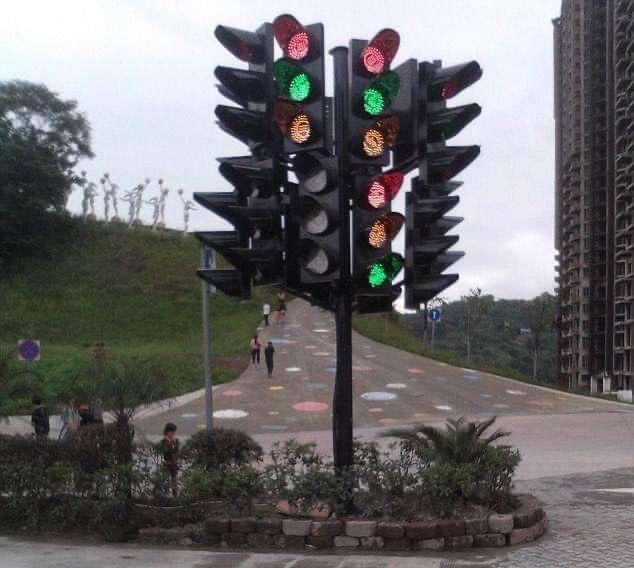 中国红绿灯最集中的地方1公里高达31个红绿灯开车没走路快