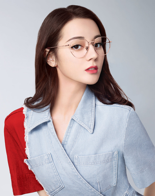当女星戴上眼镜,baby精致,关晓彤文艺,看到杨幂:给大佬让路