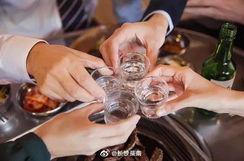 湖南一大学生酒后摔死在电梯井 家属向同酒桌同学索赔近80万休闲区蓝鸢梦想 - Www.slyday.coM 湖南一大学生酒后摔死在电梯井 家属向同酒桌同学索赔近80万休闲区蓝鸢梦想 - Www.slyday.coM