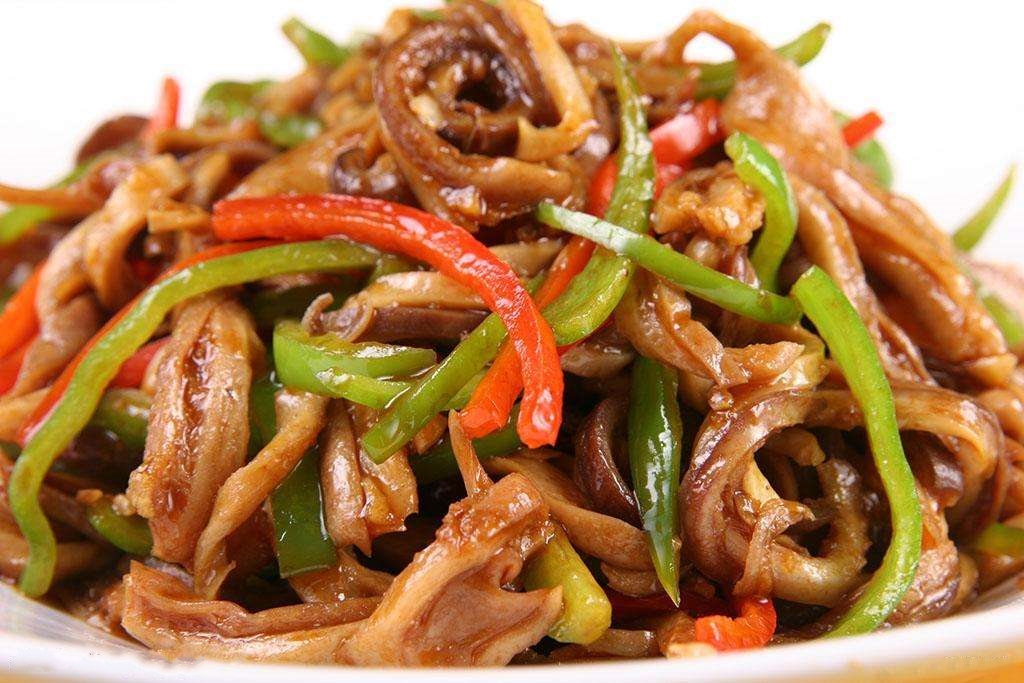 分享青椒猪肚丝简单又好吃的做法,韧滑爽脆,是道很不错的下酒菜