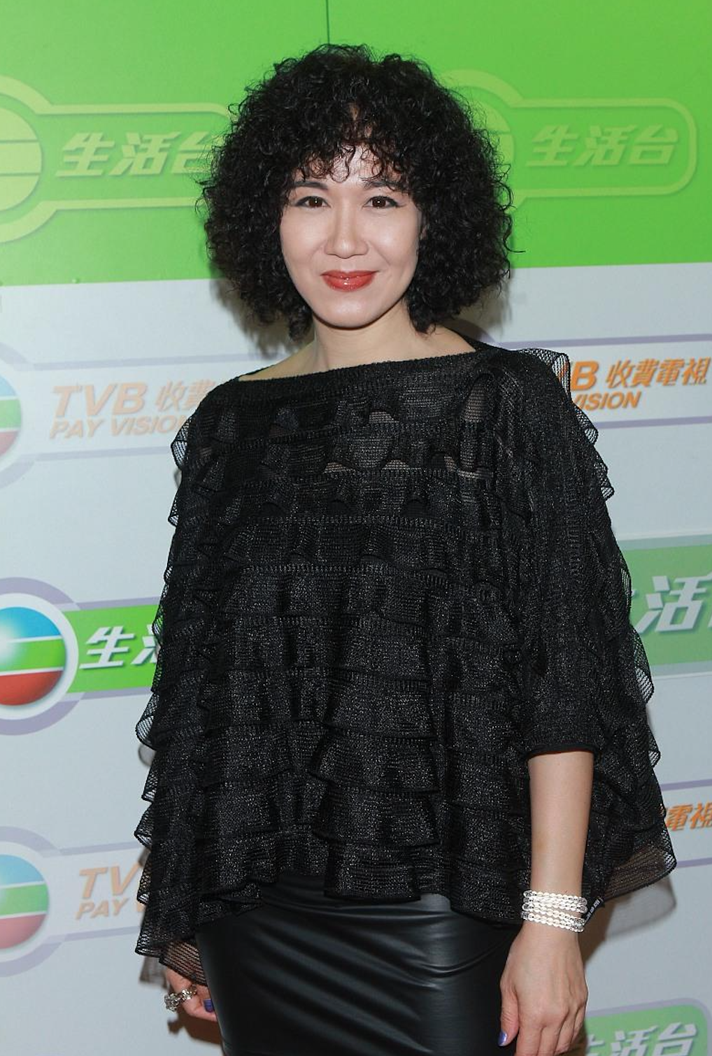 吕颂贤隔空为麦景婷庆生,晒合照公开示爱,结婚12年已放弃生育