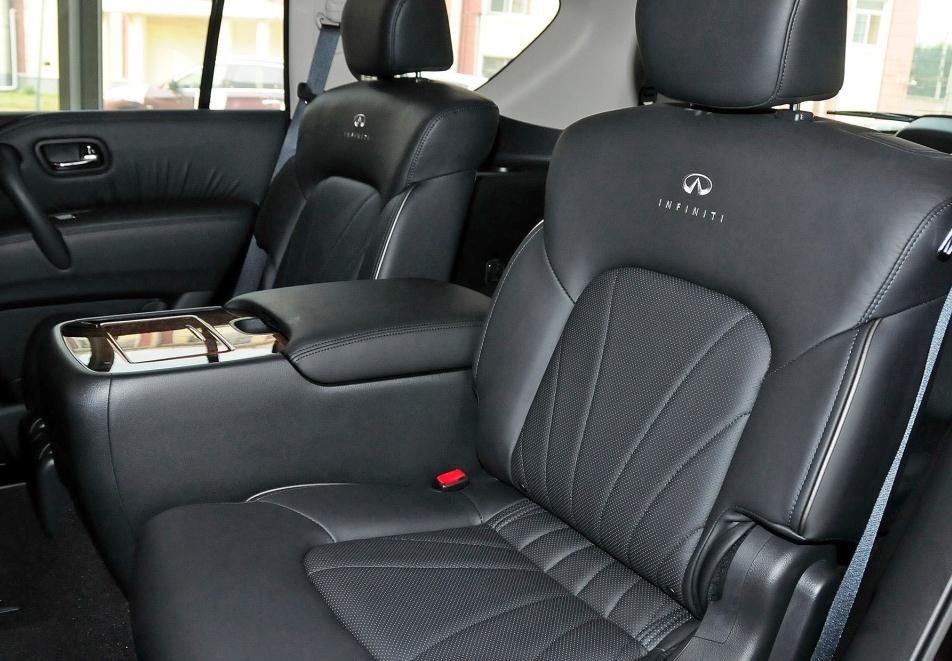 全新英菲尼迪qx80亮相,长超5米3,自重2.8吨,全时四驱带差速锁