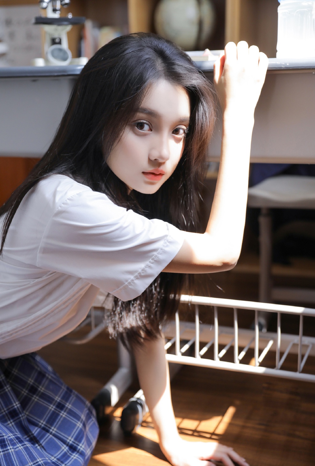 高颜值美女校花校园制服写真