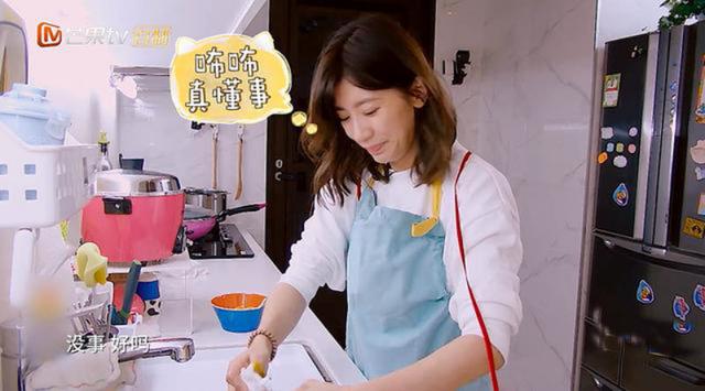 没茶几,客厅当教室!贾静雯家的设计"小心思"真接地气