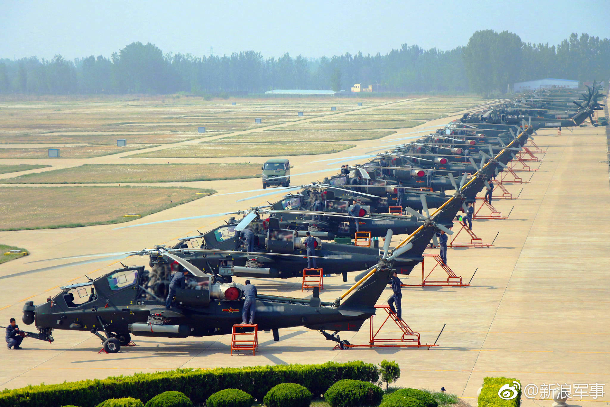 出征了!解放军从某旅选调30名飞行员奔赴战场