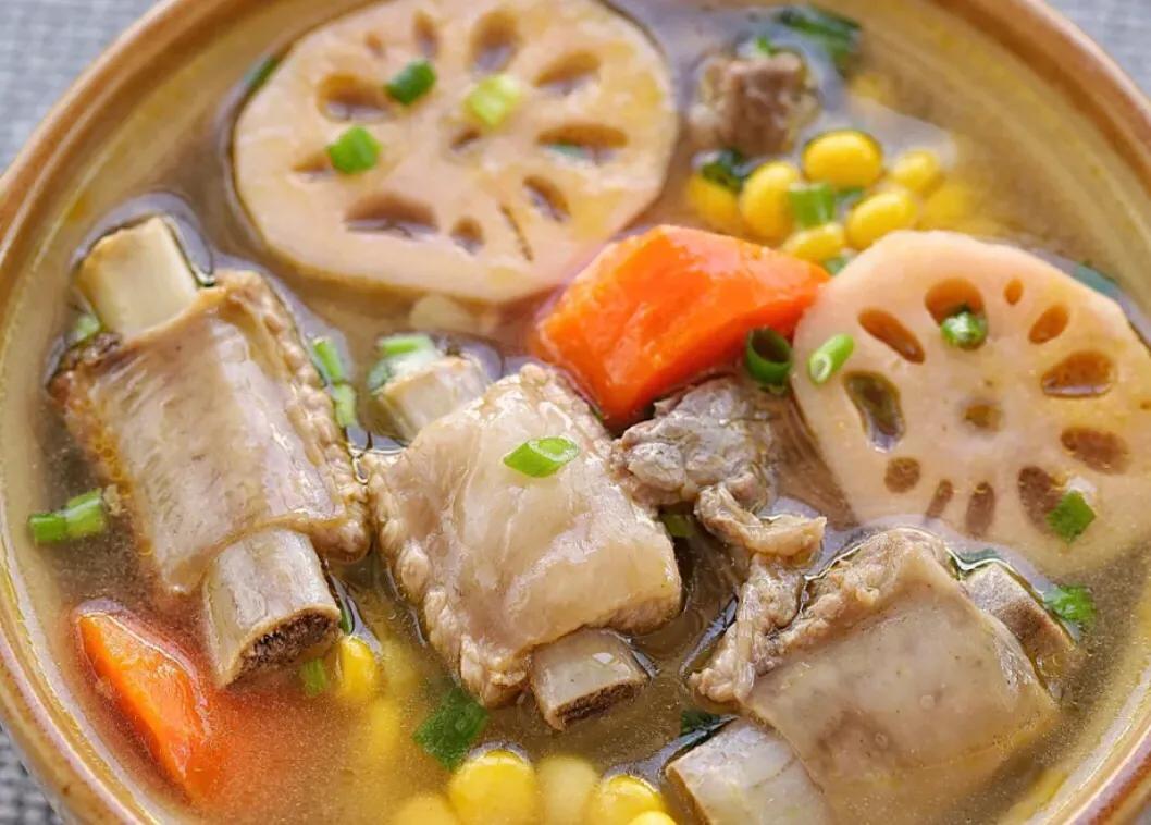 营养美味,暖心暖胃的莲藕玉米排骨汤