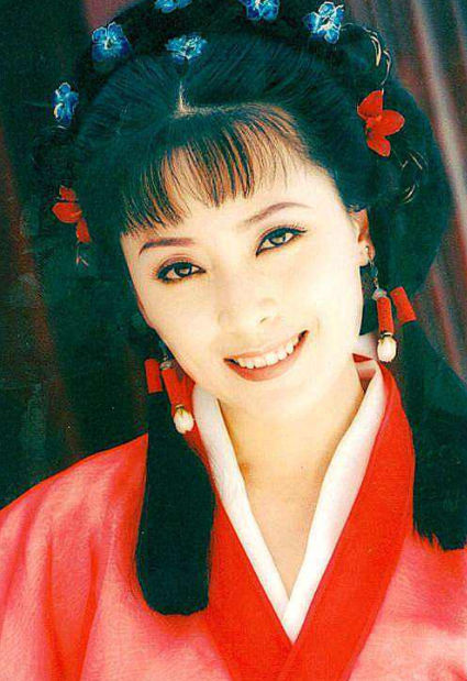 刘欣是73年出生的,毕业于中戏,基本上算是一毕业就开始拍戏了,一开始