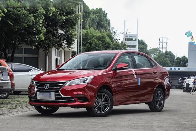 长安5万出头的代步轿车,轴距超2米6,1.6l四缸 4at,油耗6.1l-新浪汽车