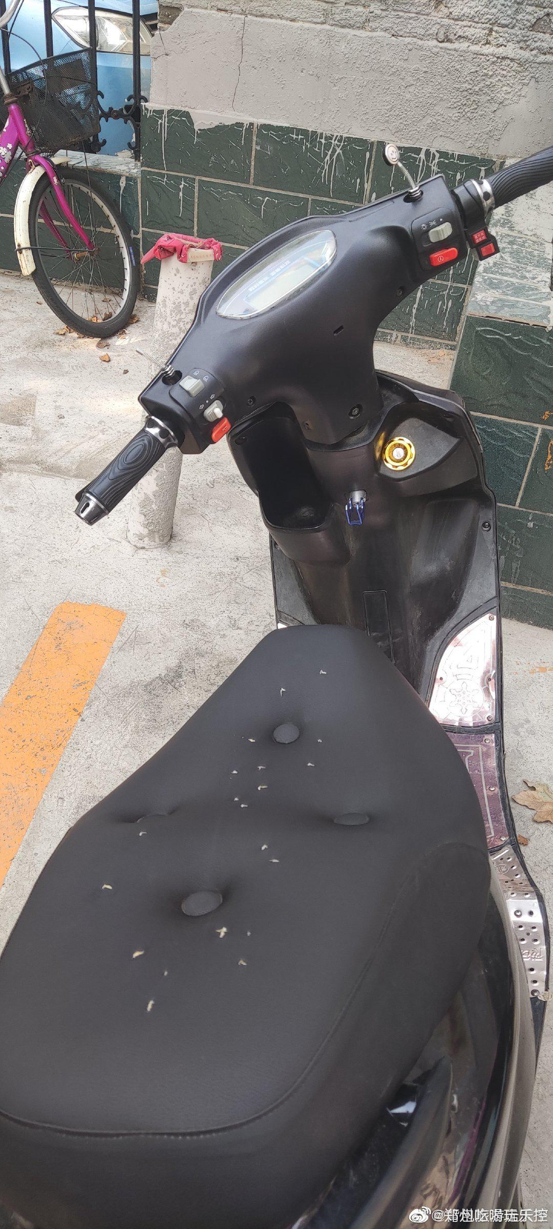 电动车被扎破窟窿