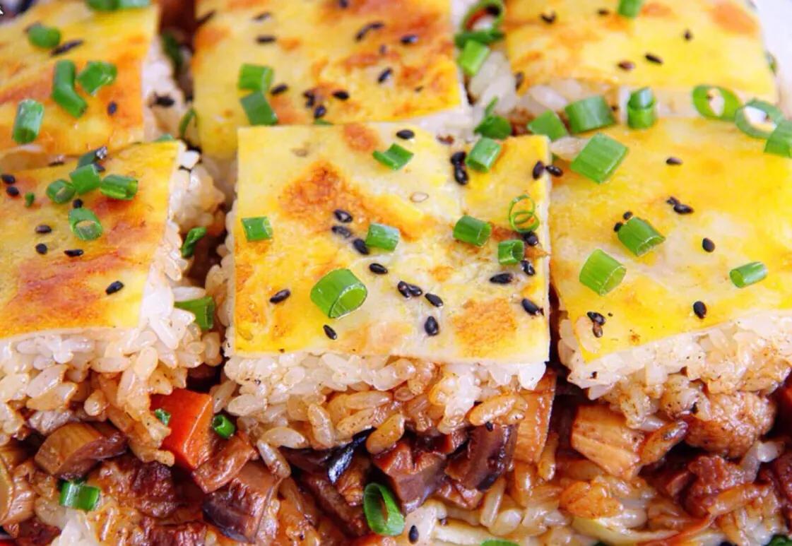 武汉过早特色小吃三鲜豆皮嘴又馋了