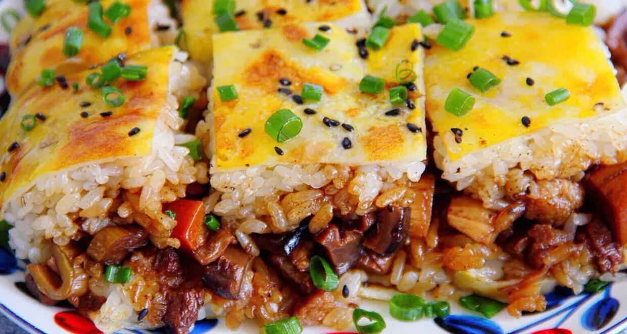 武汉过早特色小吃三鲜豆皮嘴又馋了