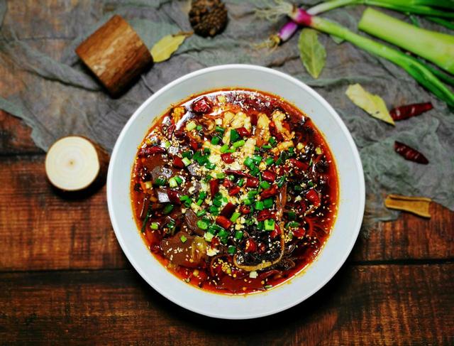 经典渝菜毛血旺,汤汁红亮,麻辣诱惑,步骤简洁清晰,一看就会