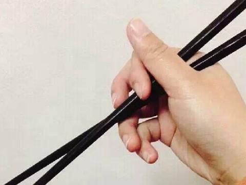 你拿筷子的姿势是怎样的,就代表是什么命,看你一生命好还是命苦