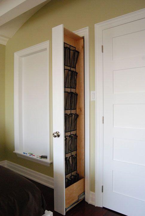 卫生间门洞不到50公分,他家装两排2米高抽拉柜,多了个储藏间