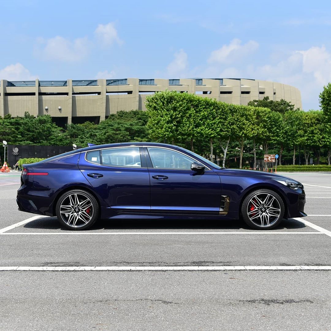 新款起亚斯汀格实车 非常大气的造型