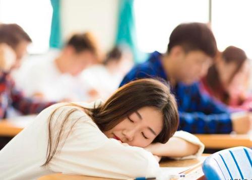 高三学生利用课间十分钟来睡觉你觉得是对还是错？休闲区蓝鸢梦想 - Www.slyday.coM