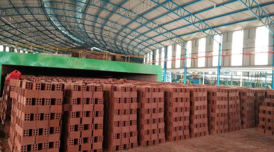 砖头是如何加工制作的?镜头拍下生产全程,流水线操作看着真过瘾