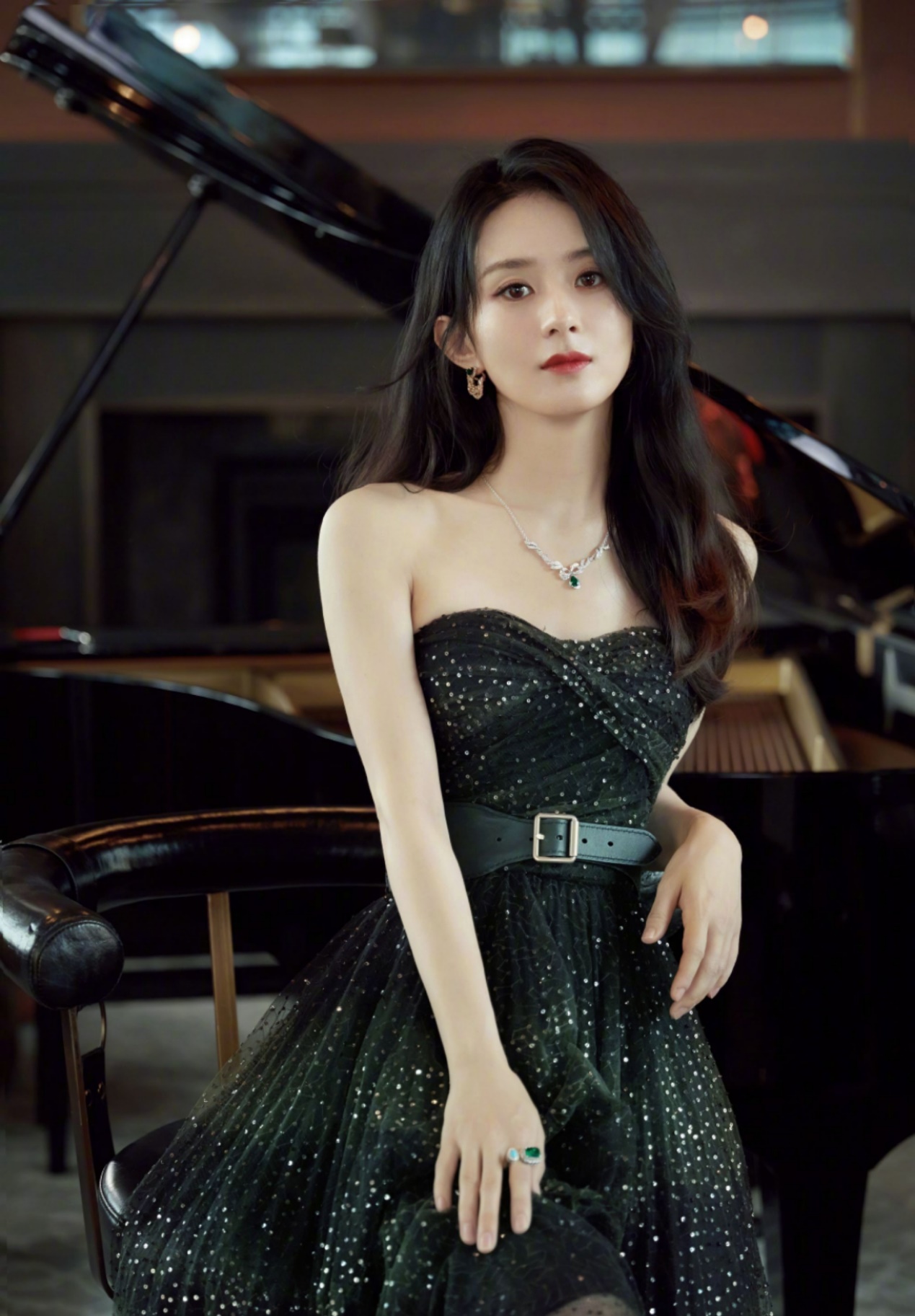 不过最佳女演员奖究竟花落谁家,本届金鹰奖最终评选结果,将于2020年10