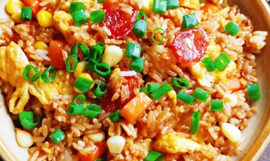 粒粒分明,好吃到舔盘的腊肠蛋炒饭,分分钟吃完
