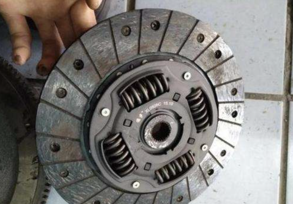 手动挡的汽车离合器调高好还是调低好调高和调低各有什么优缺点