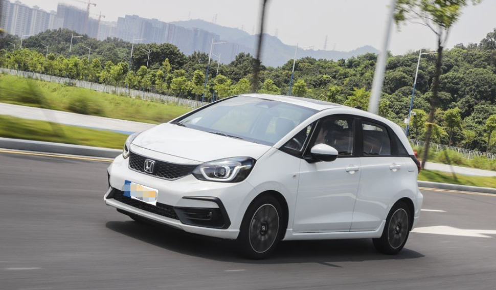 手握10万,本田飞度和丰田致炫x哪个好?看完对比就知道了