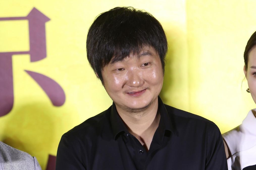 演戏好,诠释角色能给观众强烈的代入感,而且他还会唱歌,有歌手的身份