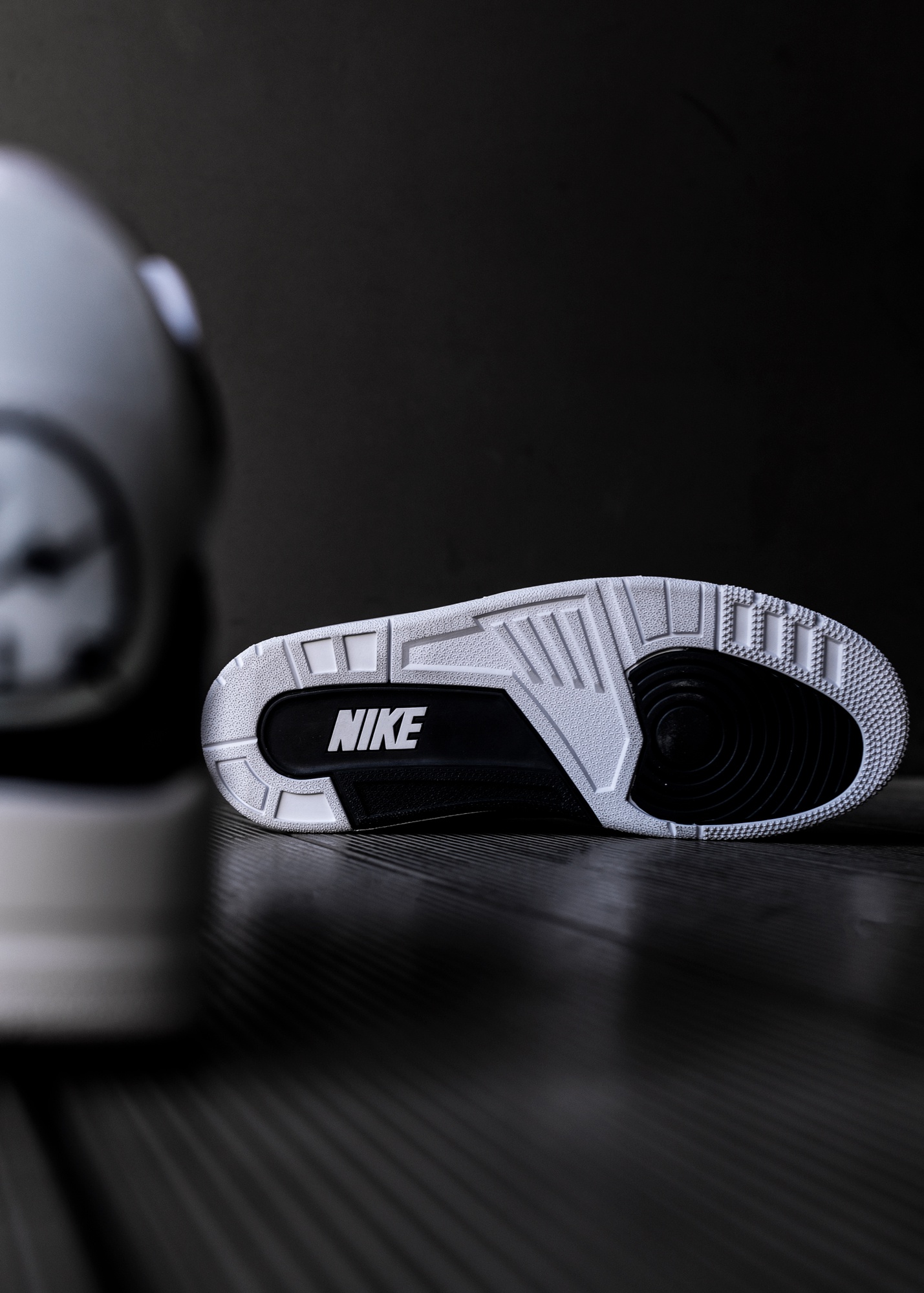 等了6 年的「藤原浩闪电 aj3」明天发售!小编开箱上脚抢先看!