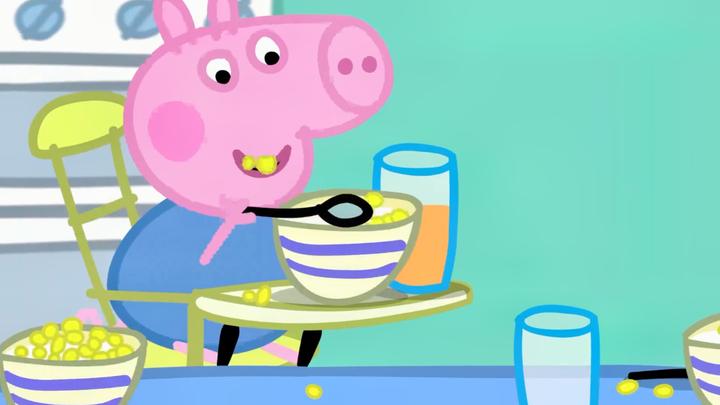 小猪佩奇:乔治为了出去玩,开始狼吞虎咽吃饭,饭粒掉得哪都是