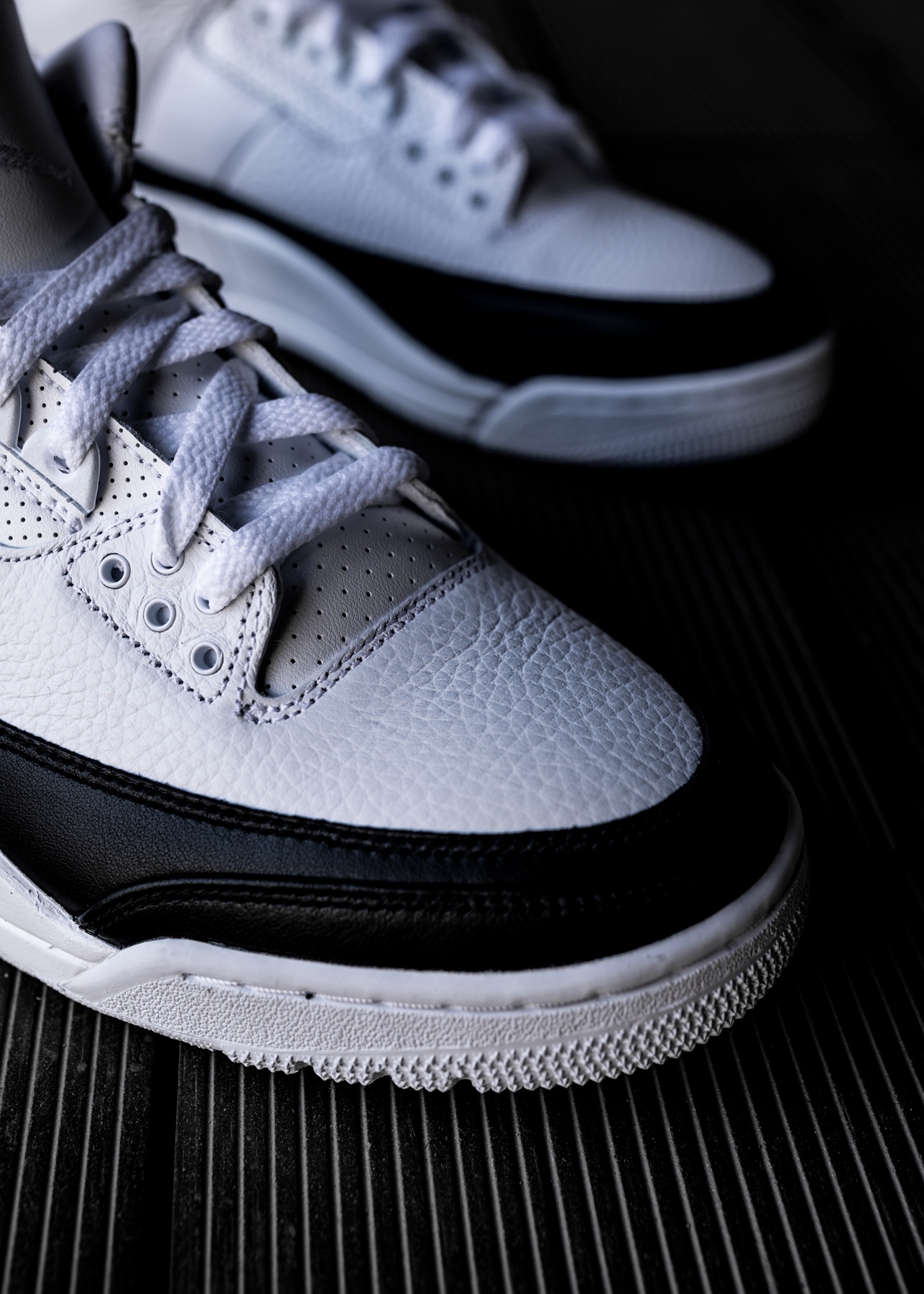 等了6 年的「藤原浩闪电 aj3」明天发售!小编开箱上脚抢先看!